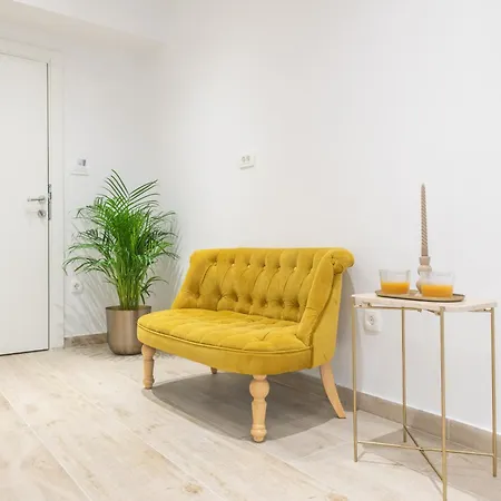 Bed & Breakfast Location Split