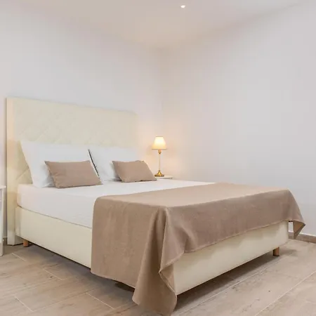 Bed & Breakfast Location Split