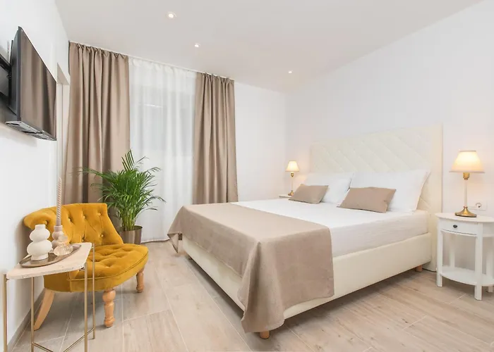 Bed & Breakfast Location Split